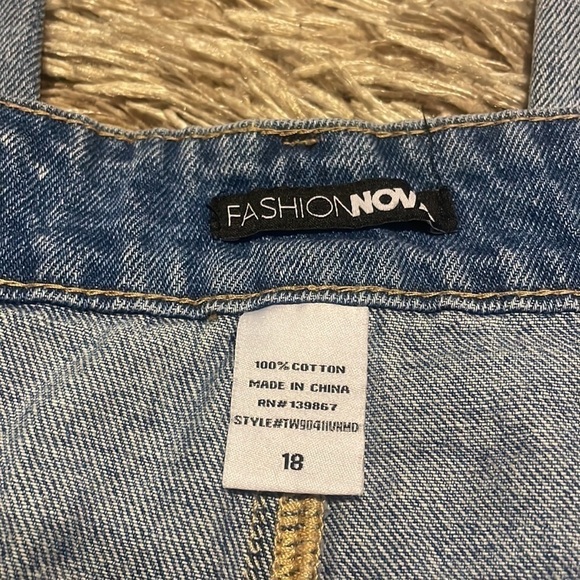 FASHION Nova High Waist Straight Leg Ripped Light Blue Jeans Size 18 - Picture 3 of 9